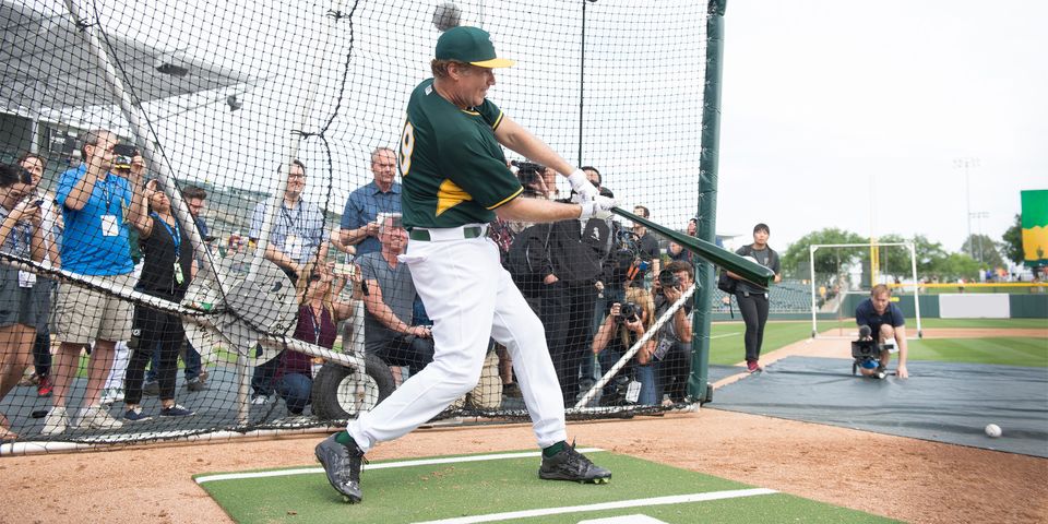 Феррелл выходит на поле